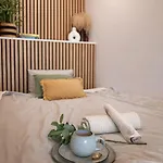 Bright Nordic For 4, Free Parking, Wifi, Smart Tv פורי